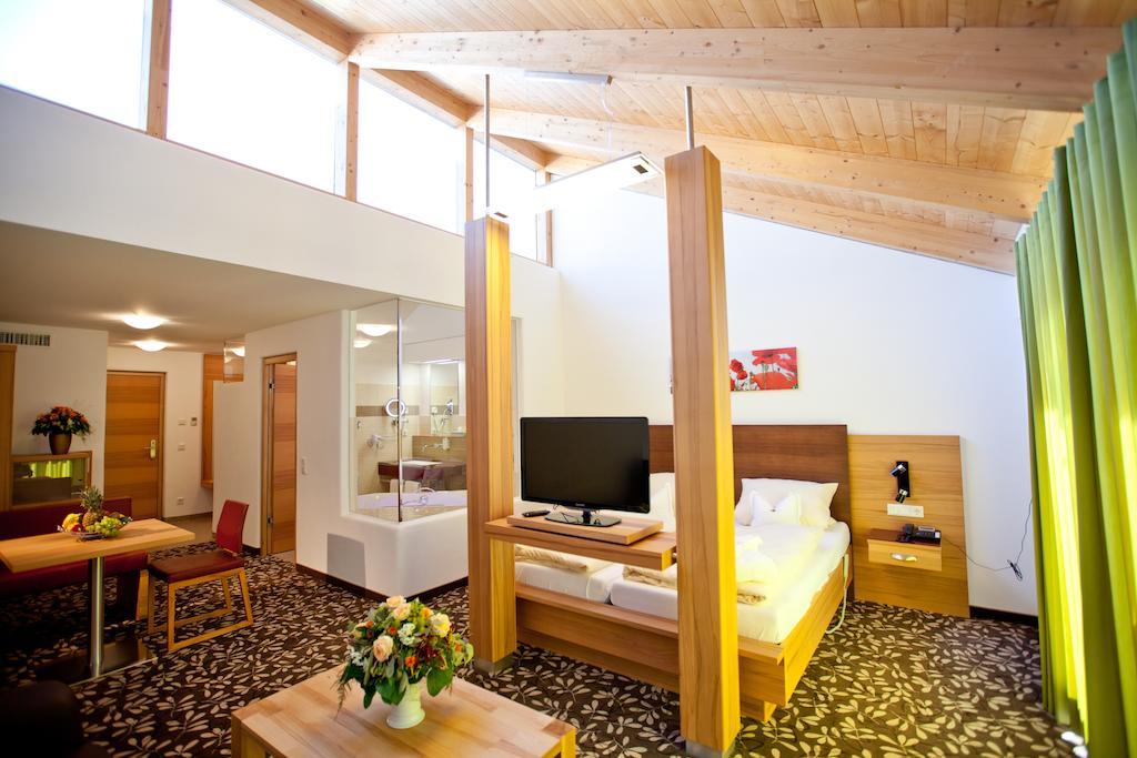 Hotel Und Appartementhof Waldeck Бад-Фюссинг Экстерьер фото